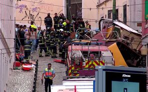 Número de mortos no elevador da Glória sobe para 16. PJ afasta mão criminosa