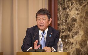 Toshimitsu Motegi concorre à liderança do partido no poder no Japão