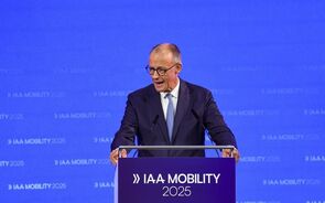 Merz defende flexibilidade na transição elétrica na IAA Mobility 2025