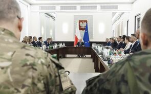 Reunião sobre violação russa do espaço aéreo polaco com representantes da Suécia, Noruega e Letónia