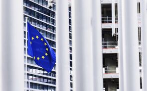 UE salienta que acordo com EUA limita a 15% taxas sobre produtos farmacêuticos