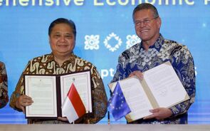 União Europeia e Indonésia assinam acordo de comércio livre em cerimónia em Bali