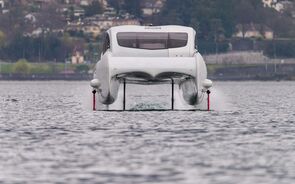 A MobyFly usa uma tecnologia que permite levantar um barco acima da água.
