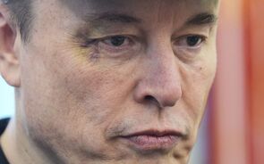 Novas saídas de executivos expõem desafios de gestão no império de Elon Musk