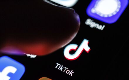 Design viciante do TikTok viola lei dos serviços digitais, acusa Comissão Europeia