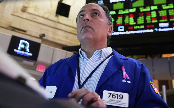 Recuo de Trump nas tarifas e 'rally' das tecnológicas levam Wall Street ao verde