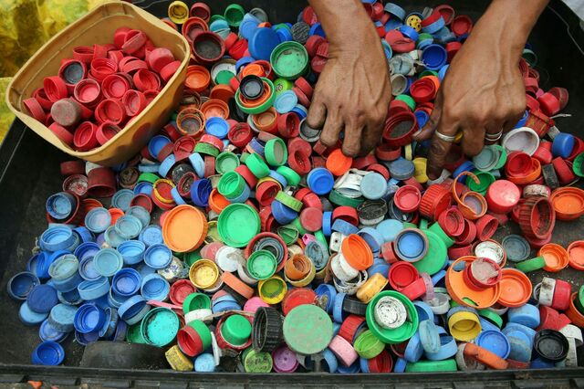 Reciclagem química precisa de até 30 anos para competir com plástico virgem