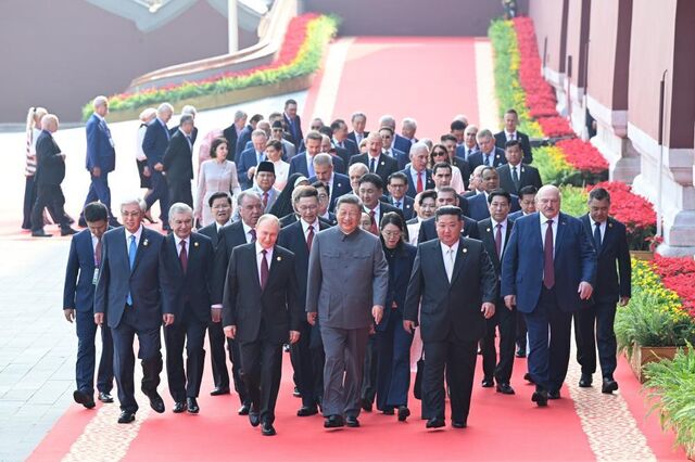 “Paz ou guerra?”. Xi, Putin e Kim mostram unidade em desfile militar na China