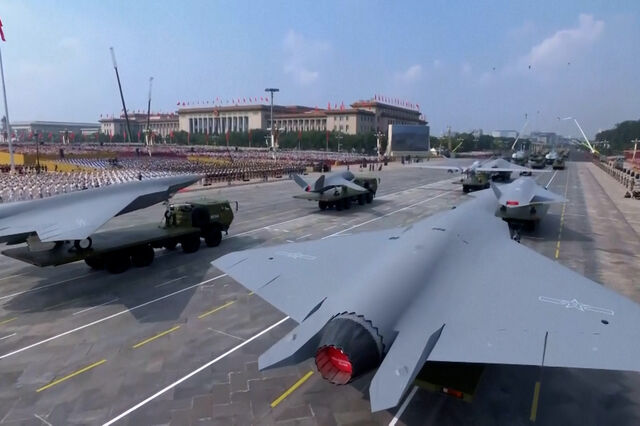 Armas hipersónicas, caças e novos drones. China exibe poderio militar ao mundo