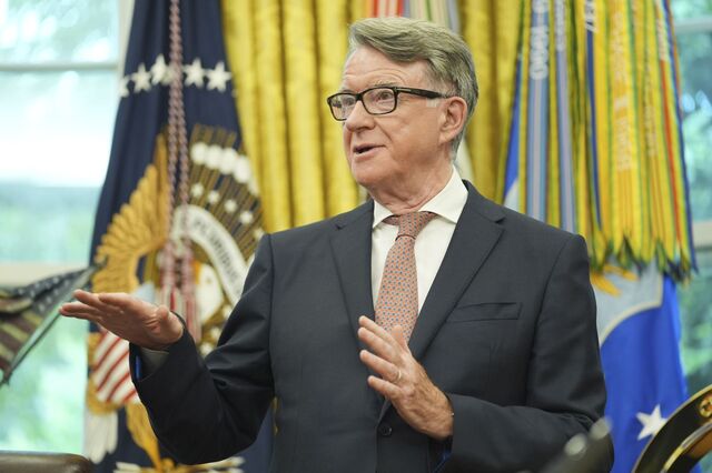 Starmer demite embaixador nos EUA após revelações de ligações a Jeffrey Epstein