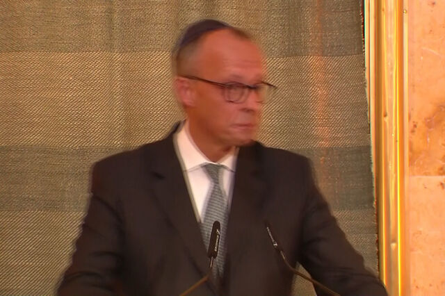 Merz  emociona-se na inauguração de sinagoga restaurada em Munique