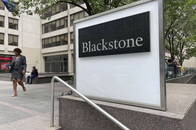 Fundo Blackstone promete investir 104 mil milhões no Reino Unido