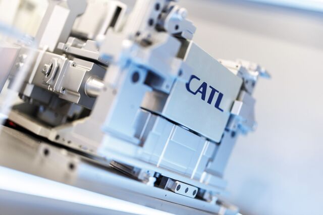 Gigante chinesa CATL envia 2.000 trabalhadores para fábrica de baterias em Espanha