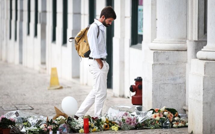 São várias as homenagens às vítimas do acidente do Elevador da Glória, em Lisboa
