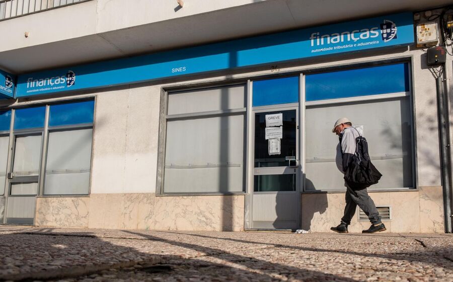 Sindicatos exigem aumento salarial para funcionários públicos em 2026