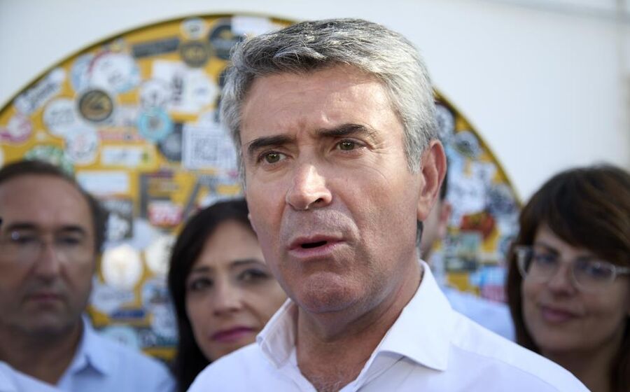 José Luís Carneiro critica reforma laboral.