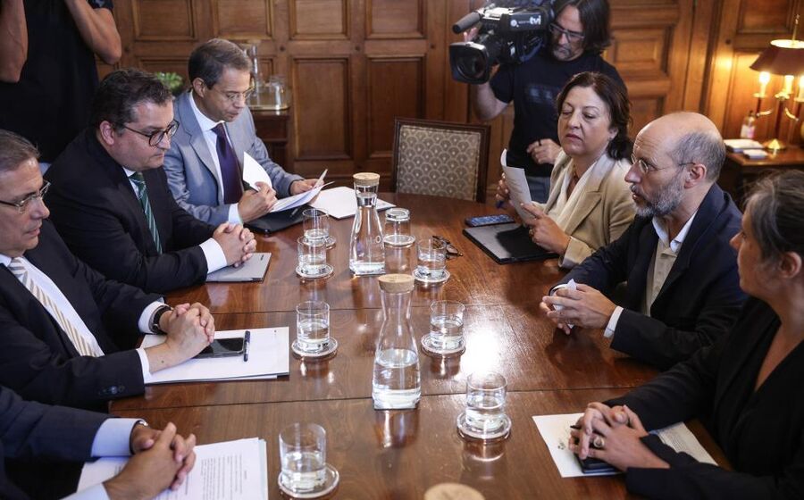 Reunião com o Governo para discutir o OE 2026, a lei da nacionalidade e o conflito no Médio Oriente.