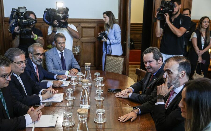 Chega foi o primeiro partido a ser recebido pelo Governo no âmbito das discussões do OE 2026.