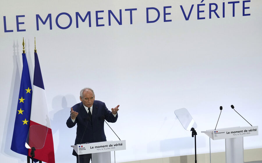 François Bayrou poderá deixar de ser primeiro-ministro após a moção de confiança.