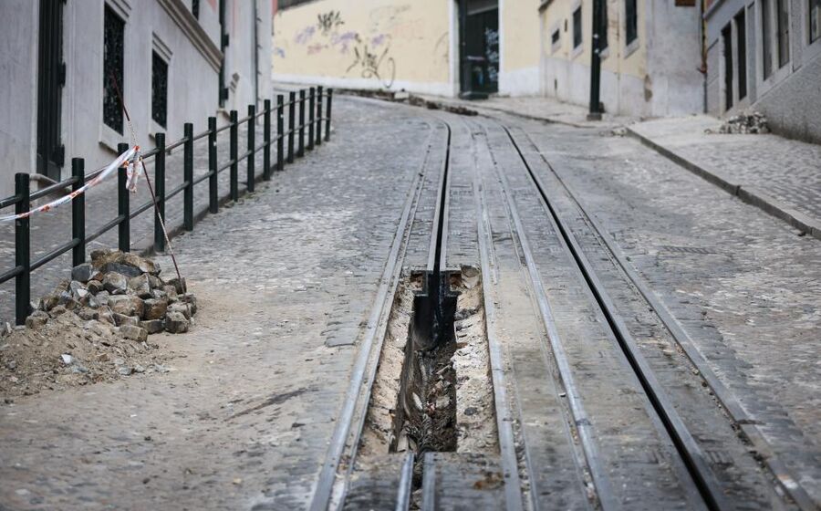 Descarrilamento do Elevador da Glória faz 16 vítimas mortais em Lisboa