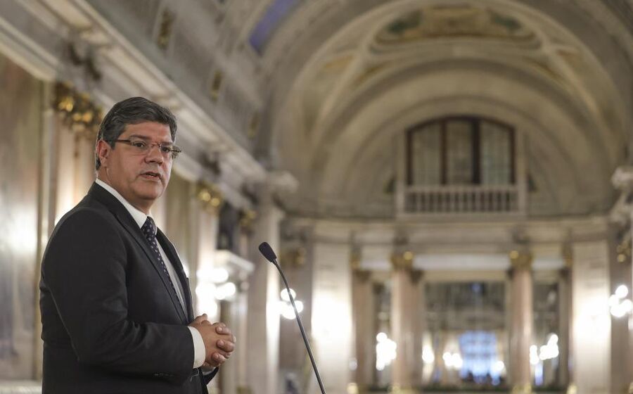 Eurico Brilhante Dias fala sobre o Orçamento do Estado para 2026, em Lisboa