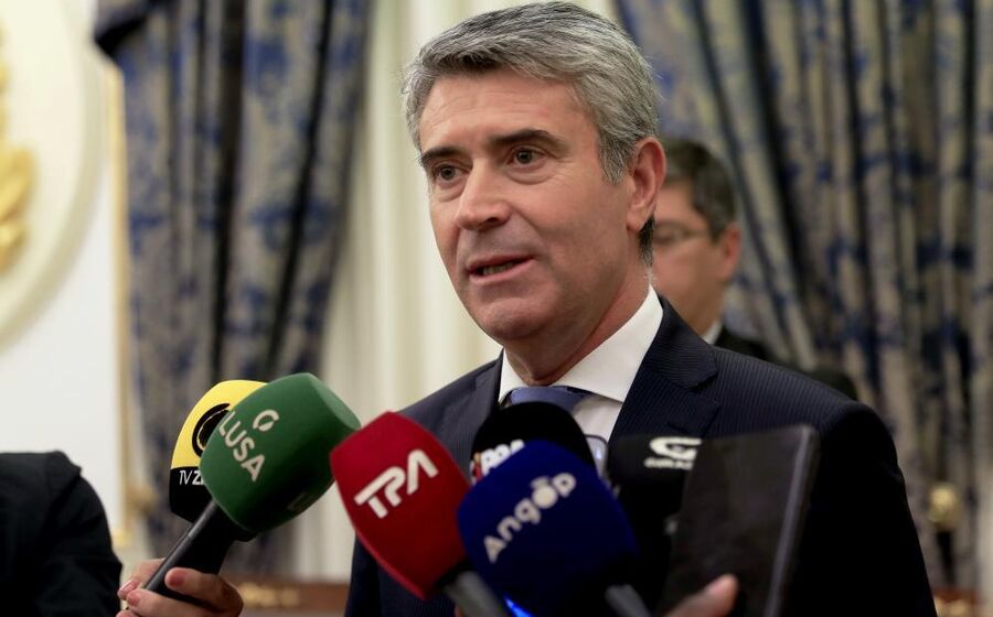 José Luís Carneiro apela a sobressalto cívico contra retrocesso laboral