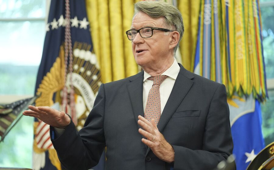 Peter Mandelson sai do cargo de embaixador do Reino Unido