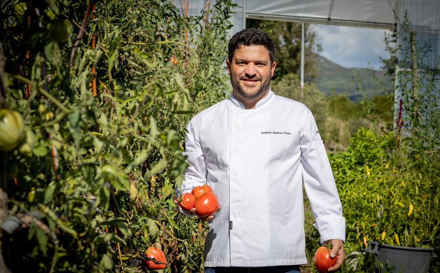 António Queirós Pinto na Taberna Lura, em Baião