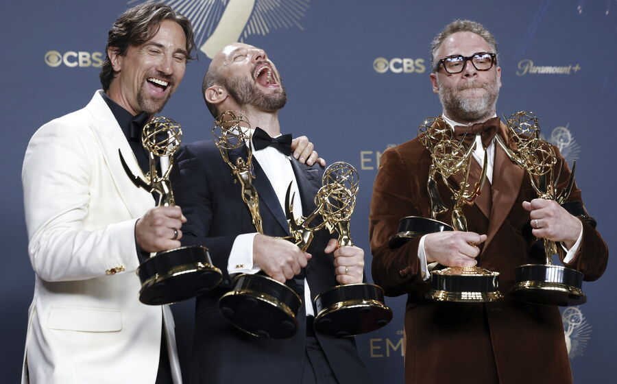 Vencedores dos Emmy celebram prémios para 'Adolescência', 'The Studio' e 'The Pitt'