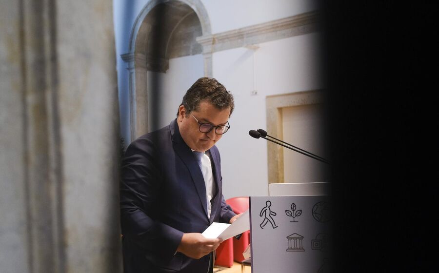 Sarmento está a preparar o OE 2026 com base num nível mais alto da economia.