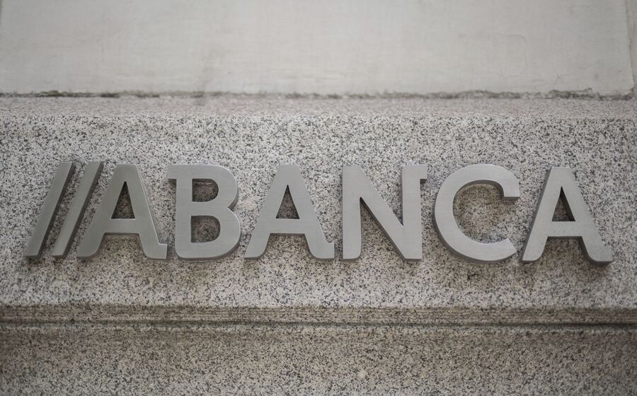 Abanca fecha 24 balcões e rescinde com 60 trabalhadores