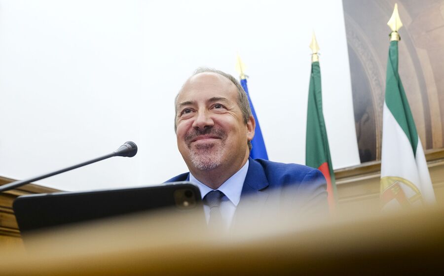 Álvaro Santos Pereira presta esclarecimentos sobre obras na sede do BdP