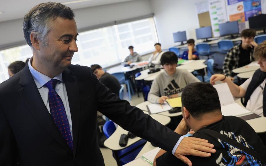 Alunos ameaçam parar escolas portuguesas em novembro por fim dos fósseis até 2030