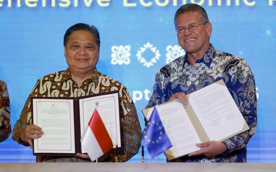União Europeia e Indonésia assinam acordo de comércio livre em cerimónia em Bali