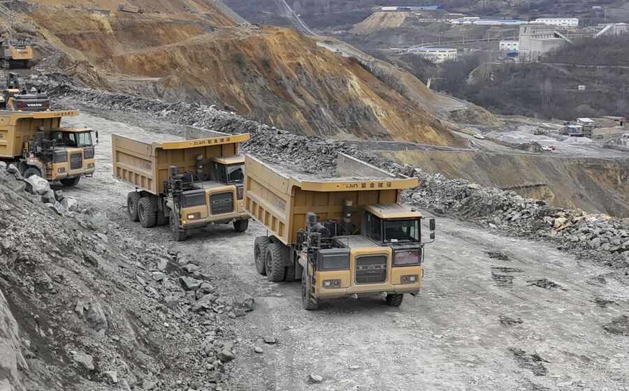 Ragasa obriga Zijin Gold a adiar segunda maior entrada em bolsa em 2025