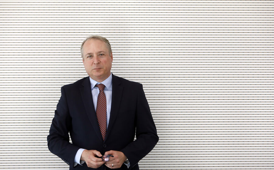  Jean-Luc Herbeaux é CEO da Hovione em 2022, sucedendo a Guy Villax, que dirigiu a multinacional química-farmacêutica durante 25 anos.