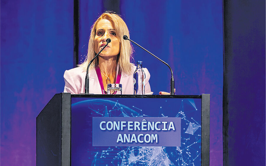 Sandra Maximiano destacou que a regulação deve ser motor de confiança e incentivo à inovação na inteligência artificial.