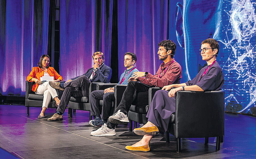 Painel debate o impacto da IA nos negócios e a necessidade de regulação