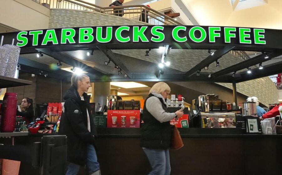 Starbucks despede 900 pessoas e fecha lojas em reestruturação de mil milhões de dólares