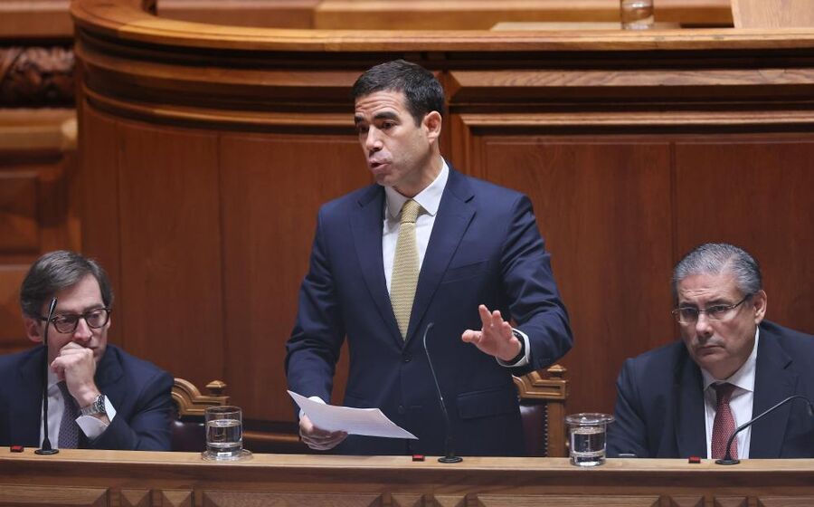 A nova lei de estrangeiros foi aprovada no Parlamento.