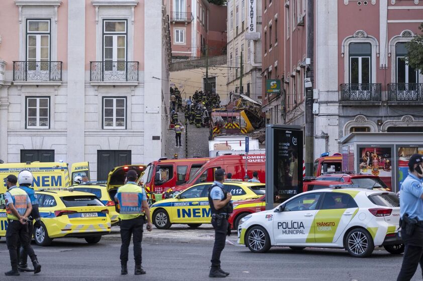 Descarrilamento do Elevador da Glória, em Lisboa, causa vítimas e mobiliza equipas de emergência