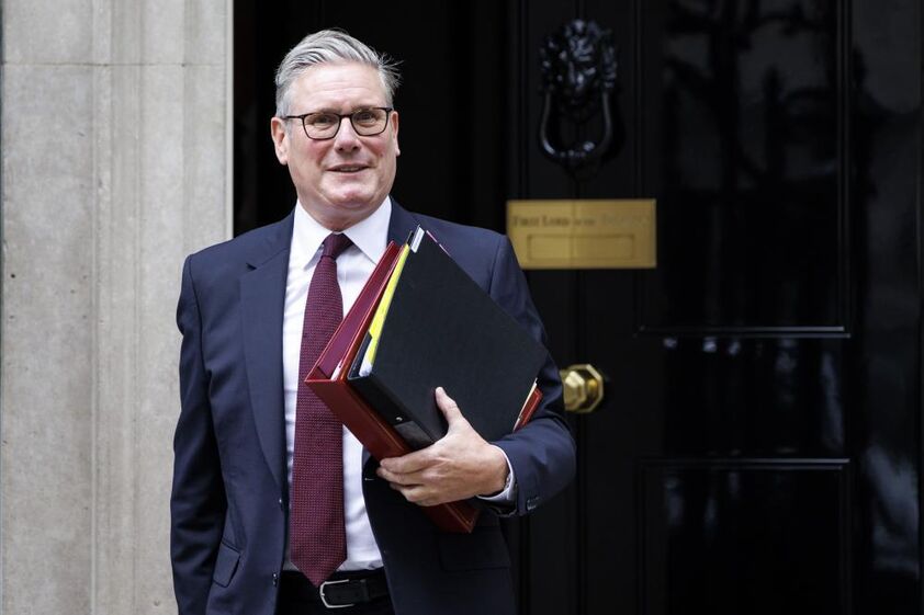O Primeiro-Ministro britânico expressa condolências a Portugal.
