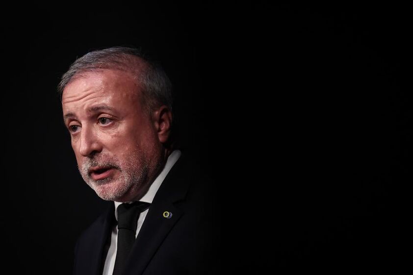 Adjudicação da manutenção dos elevadores por ajuste direto