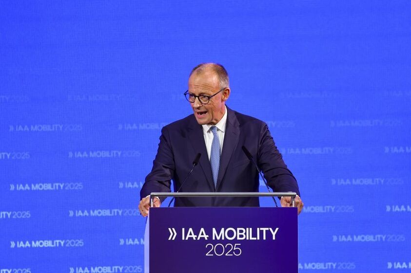 Merz defende flexibilidade na transição elétrica na IAA Mobility 2025