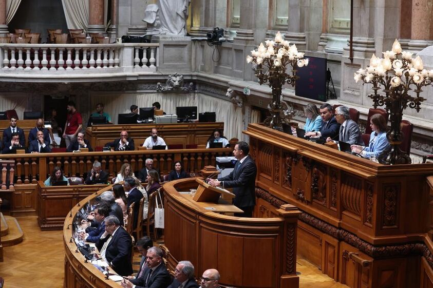 Montenegro anuncia redução de IRS nas rendas, isenção de mais-valias e maior dedução à coleta