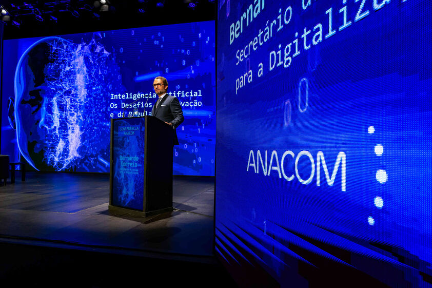 Miguel Pinto Luz defendeu que a regulação da inteligência artificial em Portugal deve assentar em regras de mercado saudáveis e previsíveis.