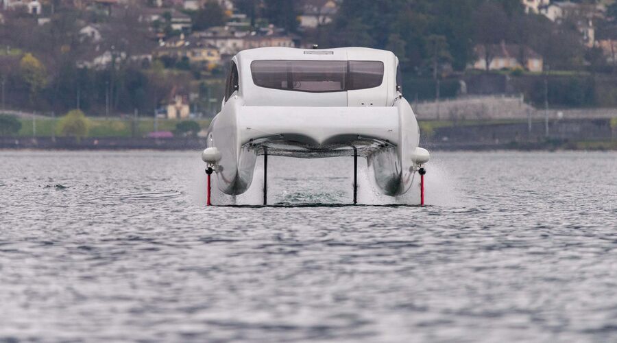 A MobyFly usa uma tecnologia que permite levantar um barco acima da água.
