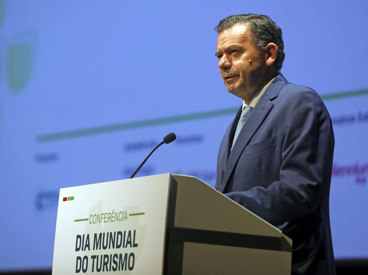 Conferência do Dia Mundial do Turismo com Luís Montenegro em Troia.