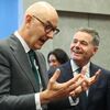Governo francês pede responsabilidade ao parlamento no orçamento após corte do "rating"