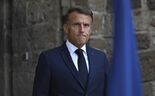 Macron tenta desbloquear impasse orçamental, cada vez mais pressionado para convocar presidenciais antecipadas.